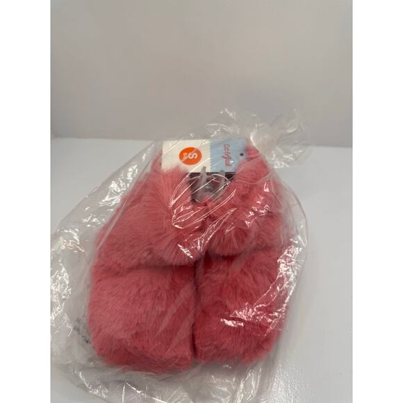 Reseller Bundle of 10 Pairs - Cat & Jack Girls’ Fuzzy Slippers – Small (5/6) - Picture 1 of 8